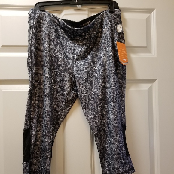 AVIA Pants - AVIA WORKOUT PERFORMANCE CAPRIS SIZE XL